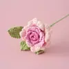 Modelo Nuevo de 26 Años Ramo de Flores de Ganchillo Terminado con Hilo de Gasa, Ramas de Rosas de Diamante Rosa, Ramo de Boda Artificial para el Día de la Mujer