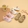 Zapatos de verano simples y versátiles para bebés y niños pequeños, sandalias transpirables para niñas, zapatos cerrados antideslizantes de suela blanda para proteger los dedos de los pies al caminar para niños