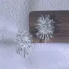 Brincos de fogos de artifício incrustados de diamantes transfronteiriços de agulha de prata, brincos femininos de nicho, brincos de combinação completa, brincos elegantes e leves, luxo sofisticado, senso de qualidade