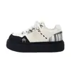 Zapatillas casuales de suela gruesa 2026 bloque de color blanco y negro cuadros con cordones que aumentan la altura suela blanda ligeras transpirables versátiles antideslizantes zapatos para mujer