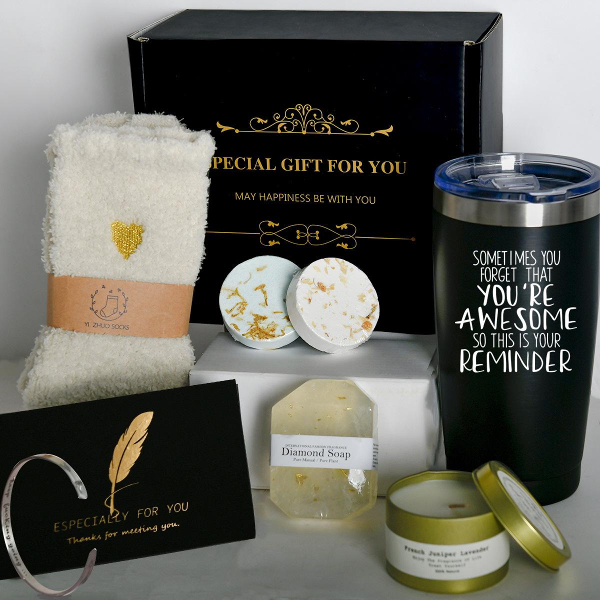 黑色礼盒+手工皂+贺卡+袜子+淋浴片+香薰蜡烛