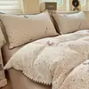 Conjunto de cama de quatro peças de algodão puro, espesso, grau A, escovado, para outono e inverno, incluindo um conjunto de capa de edredom de algodão de três peças, lençol com elástico e roupa de cama estampada, 1,5m