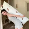 Almohada larga de terciopelo lechoso para mujeres, diseñada para dormir con las piernas recogidas, dormir de lado, respaldo de sofá, cojín de respaldo para sala de estar, nuevo estilo 2026