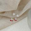 Aretes de Cereza Simples de Plata Esterlina S925 de Lujo Ligero para Mujer Estilo Coreano Combinan con Todo Pequeños Aretes de Camelia de Alta Gama Aretes
