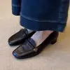 Colección Otoño 2026: Mocasines Franceses Cuadrados para Mujer con Tacón Grueso, Zapatos Planos Deslizables Versátiles para el Trabajo con Suela Blanda, Zapatos Pequeños de Piel