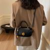 Bolsa Pequena de Mão Retro de Luxo Feminina 2025 Nova Bolsa Quadrada Pequena Simples Versátil Bolsa de Ombro Transversal