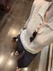 Camiseta de punto hueca estilo francés con cuello polo para mujer, verano 2026, estilo "old money", tacto de alta gama, top sin mangas holgado y versátil