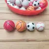 Máquina de pinball giratoria de goma elástica, venta al por mayor de fábrica, pelota de fútbol giratoria, pelota de salto, juguetes pequeños de descompresión