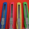 804 Cuchillo de Manualidades de Color Sólido Fabricante de Cuchillos de Manualidades Cuchillo de Manualidades de Plástico Cortador de Papel al por Mayor / Empaquetado