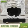 Lápida de ángel de piedra estilo europeo, pieza central en forma de corazón de granito negro, lápida artística de doble color en forma de corazón, hecha a medida según su diseño