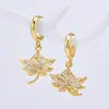 Brincos Novos Transfronteiriços Pingente Folha de Bordo Microincrustados com Zircônia de Diamante Completo Brincos Fivela de Orelha Brincos Brincos Femininos Cobre Banhado a Ouro 18K