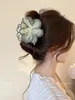 Presilha de Cabelo Pérola Flor Suave Feminina Toque de Luxo Novo Estilo 2026 Presilha de Tubarão Presilha para Coque na Parte de Trás da Cabeça Acessórios de Cabelo
