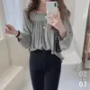 Camisa holgada de manga larga con cuello cuadrado que reduce la edad para mujer, nuevo estilo 2026, elegante top de gasa nicho con clavícula francesa