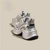 Zapatos de suela gruesa estilo "Dad Shoes" para mujer, Novedad Primavera y Otoño 2026, Versátiles, de Malla Transpirable, Plateados, que Aumentan la Altura, Casuales, Deportivos
