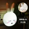 Lámpara LED controlada por luz con interruptor, luz nocturna enchufable, lámpara de pared para mesita de noche, luz nocturna de enchufe, lámpara de conejo para cuidado, fábrica al por mayor