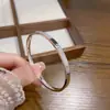Nuevo Pulso Abierto Minimalista, Único y Versátil, Joyería de Superficie Brillante de Alta Gama, Diseño Elegante, Accesorio de Moda, Idea de Regalo