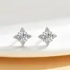 Brincos Populares de Zircônia Transfronteiriços, Brincos Geométricos Super Brilhantes de Imitação de Moissanita em Forma de Coração com Seis Garras, Atacado do Fabricante