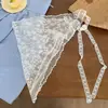 2026 Primavera Cedo Novo Estilo Casual Patchwork de Renda Lenço Triângulo Avental Decorativo com Decoração Floral, Lenço de Seda Uma Peça para Dropshipping
