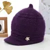 Gorro de invierno para mujer, forrado de polar para abrigar, gorro de punto para mujeres mayores, gorro de punto grueso para personas de mediana edad y mayores para proteger los oídos del frío.