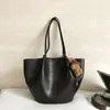 Bolsa Tote de Couro Macio Estilo Coreano Retrô Grande Capacidade Feminina Nova Outono/Inverno Casual Relaxada Versátil de Ombro Único