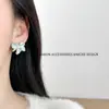 Pendientes de botón plisados con forma de lazo y circonita súper suaves y dulces para mujer, pendientes de nicho únicos y hermosos, nuevo modelo 2026 con un toque de alta gama