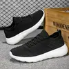 Zapatos deportivos casuales unisex para pareja, zapatos cómodos para primavera y verano, ligeros, transpirables, versátiles, disponibles para venta al por mayor