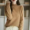 Suéter feminino de outono e inverno com gola alta discreta, mangas compridas, caimento solto, modelador, pulôver versátil, camisa base de fleece, top de tricô