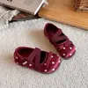 Zapatos de Cuero de Lunares para Niñas 2026 Primavera/Verano Nueva Moda Versátiles Zapatos Mary Jane para Niños