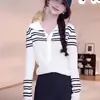 Camisa Henley de rayas de color contrastante con cuello camisero para mujer, estilo otoño e invierno, elegante capa interior de punto, corte ajustado, top de cuello en V
