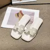 Novas Sandálias Infantis Quadradas Slip-On para Meninas, Moda Verão Estilo Coreano Tendência Estudante Outdoor Praia Sandálias Pai-Filha para Meninas