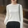 Suéter de malha fina em lã fina, estilo casual e suave, outono e inverno, cor sólida, trançado vazado, gola redonda, suéter de malha versátil e moderno feminino