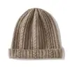 Gorro de cachemira para mujer para otoño e invierno, estilo nuevo, cálido gorro de lana tejido a trenza con protección para las orejas, adecuado para madres de mediana edad y mayores, con ala plegable