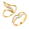 Novo conjunto de anéis estilo europeu e americano, leve, de luxo, com padrão ondulado e cravejado de diamantes. Apresenta um design único, curvo e aberto, perfeito para usar sozinho ou empilhar com outros anéis.. Um acessório versátil para mulheres