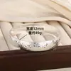 Prata Níquel Banhado a Prata Gelo Triturado Gelo Pneu Pulseira Fechada Superfície de Arco Largo Brilho Explosivo High-End Fashionável Individual Versátil Pulseira