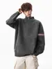 Suéter listrado color-block com zíper parcial e gola alta, estilo old money, unissex, modelagem solta, casual, malha plus size para outono e inverno