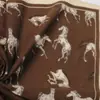 Serie de toallas cuadradas pequeñas de felpa cepillada venta directa de fábrica comercio exterior toalla cuadrada pequeña versátil pañuelo de cuello de moda para mujer pañuelo para la cabeza de viaje pañuelo de seda