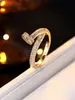 Un Anillo de Mujer Moderno, Artístico, Retro, de Nicho, de Alta Gama con un Diseño Artístico de Moda, Versátil para el Uso Diario, un Regalo para tu Novia