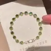 Pulsera de Diamantes de Imitación Color Verde Oliva Fresco Estilo Bosque Nuevo Primavera/Verano para Mujer, Exquisita y Versátil, Accesorio de Alta Gama para el Viaje Diario