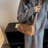 Bolsa Popular para o Dia a Dia Feminina 2024 Nova Moda de Nicho Bolsa Tote Macia Estilo Coreano Elegante Bolsa de Ombro/Axila