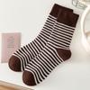 Calcetines de Mujer sin Impuestos para Otoño e Invierno, Populares Calcetines de Rizo a Rayas, Forrados de Felpa y Engrosados, Modernos Calcetines de Media Pantorrilla Estilo Japonés