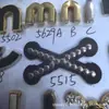 Venta Directa de Fábrica de Diversas Placas de Aleación de Zinc Marca Miao, Etiquetas de Letras Metálicas, Etiquetas Cosidas a Mano y Etiquetas para Ropa