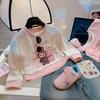 Nova Camiseta de Manga Longa Estampada com Letras Cartoon Doce e Cool para Outono e Primavera Meninas Estilo Preguiçoso Solto Respirável Falso Duas Peças