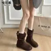 Botas curtas de couro legítimo de cano médio para mulheres, novidade outono 2026, botas versáteis vintage estilo cavaleiro com salto empilhado, botas estilo cowboy ocidental Martin