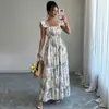 Vestido de Pastel Nuevo Estilo Retro Fresco 2026 con Estampado de Plantas, Mangas Acampanadas, Cuello Cuadrado y Diseño que Ceñe la Cintura
