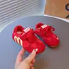 Tênis para Meninas 2025 Primavera e Outono Novos Sapatos Casuais Infantis com Solado Macio Treinamento Alemão para Crianças Meninas Respiráveis Leves Sapatos Simples