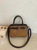 Bolso de mano con acabado mate retro, nueva colección otoño/invierno 2026, bolso cruzado versátil para mujer, bolso tote moderno y popular, bolso de mano pequeño