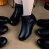 Botines Cálidos de Invierno para Mujer de Piel Suave 2026 Nuevo Estilo de Invierno Forro de Felpa Espeso Suela Suave Antideslizantes Botas de Algodón para Mujeres de Mediana Edad y Mayores