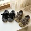 Zapatillas de entrenamiento alemanas para niñas, nuevas otoño 2026, zapatos casuales con estampado de leopardo vintage, punta redonda, caña baja, suela plana, zapatillas de suela blanda