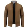 Amazon Outono/Inverno Novo Cardigan Casual de Malha com Gola Alta para Homem Jaqueta de Malha Grossa com Acolchoamento de Veludo para Jovens