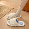 Pantuflas cómodas de felpa para mujer para uso en exteriores en otoño e invierno, nuevo modelo estilo coreano 2026 con suela antideslizante para uso en casa
